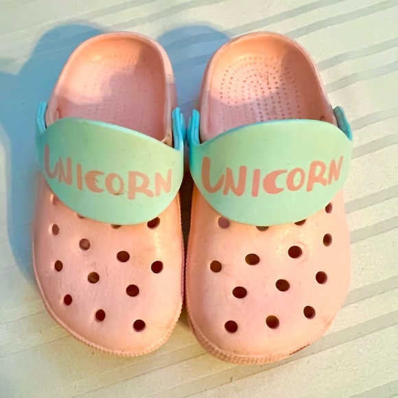 4 Pair of Toddler Girl Size 8 Shoes - Picture 6 of 6